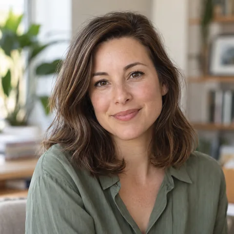 Claire Bennett, SugarDaddysChat editor